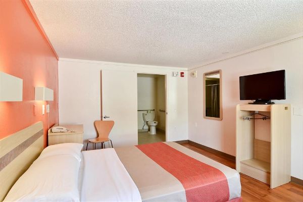 MOTEL 6 ALTOONA (Altoona)